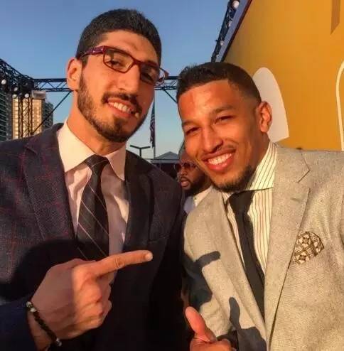 英超半场：福登开场闪击，格瓦迪奥尔破门，曼城2-0利兹联（英超半场战报：福登闪击、格瓦迪奥尔建功，曼城2-0领先利兹联）