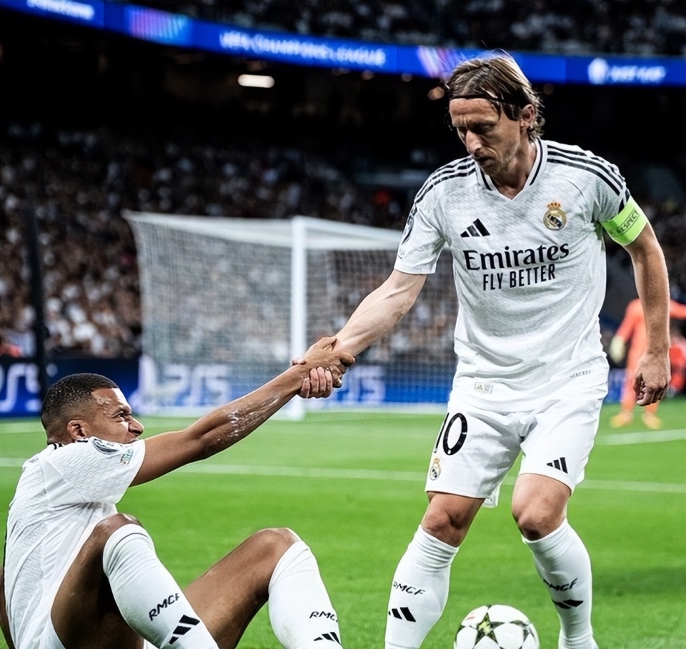 法媒：有消息人士透露，沙特方面将全力在冬窗引进萨拉赫（法媒曝：沙特冬窗将全力求购萨拉赫）