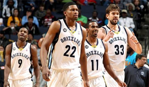 法媒：本泽马并未与吉达联合续约，也没收到俱乐部的续约提案（法媒称本泽马未与吉达联合续约，俱乐部也未向其提供续约合同）