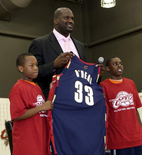 混团世界杯爆大冷！日本一哥被爆冷，张本美和剃光头，国乒打硬战（混团世界杯大冷门：日本一哥出局，张本美和剃发立志，国乒鏖战过关）